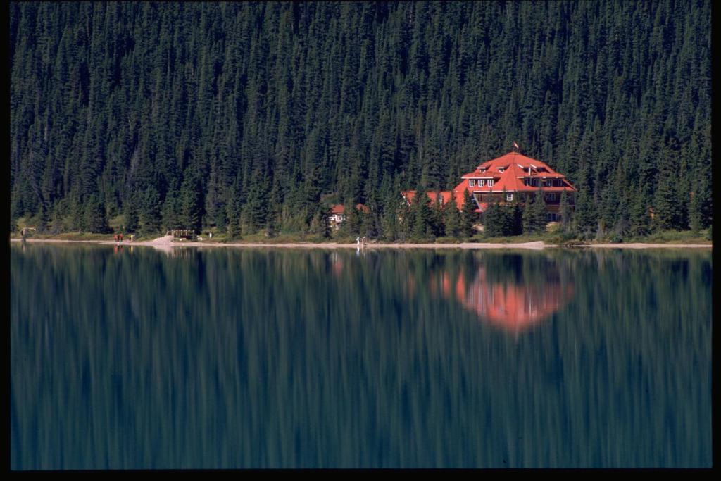 Num-Ti-Jah Lodge Lake Louise Exterior foto